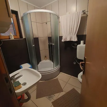 Adin Apartman *