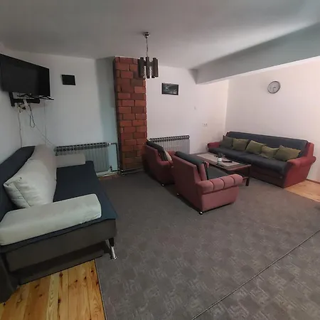 Adin Apartman Sisava